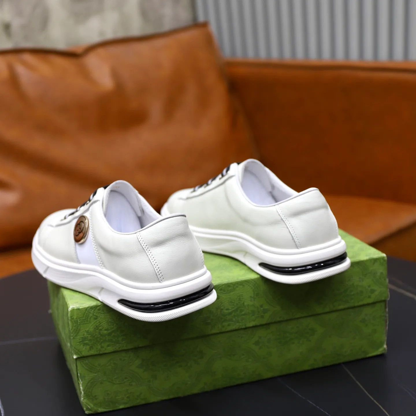 Ex-factory price: 462💰🙅‍♂️🙅‍♂️🙅‍♂️ Brand: GUCCI Standard code: 38-44 (45 customized) Grade: Same as the official website Material: Original leather splicing Comfortable and breathable pigskin lining Original wear-resistant outsole Style category: Men's fashion casual shoes Running sneakers Distinguished luxury brand elements Top luxury Color: actual picture color